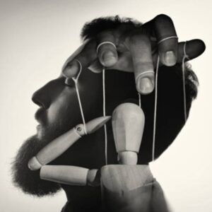 13.04.26 - Les dix stratégies de manipulation qui constituent leur plan de bataille pour transformer les individus en moutons dociles - 4 pages